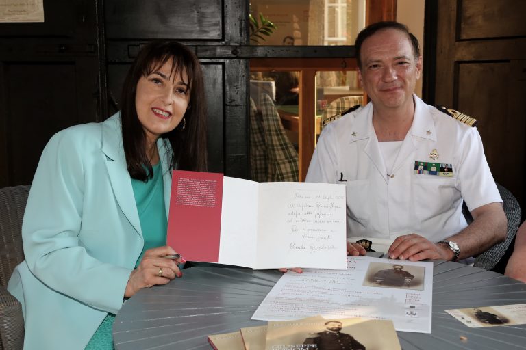 Dott.ssa Claudia Ghiraldello e Capitano di Vascello e Capo Ufficio Storico della Marina Militare Italiana Dott. Giosuè Allegrini