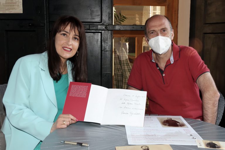 Dott.ssa Claudia Ghiraldello e Dott. Gianni Triolo, Questore di Biella