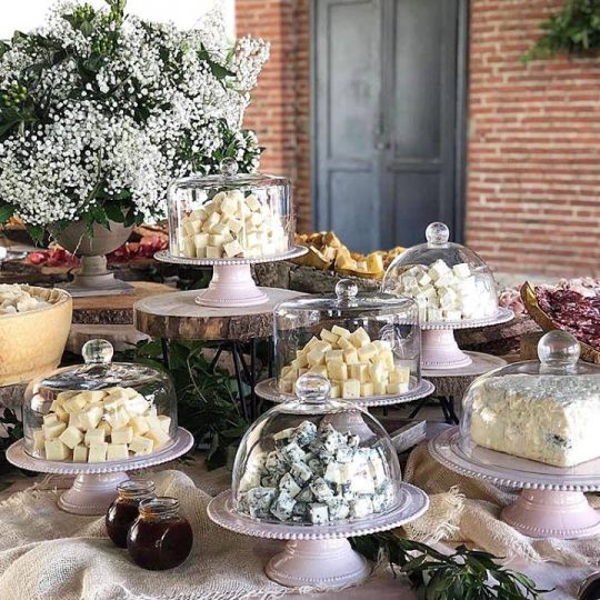 https://www.tenutacastello.it/wp-content/uploads/2022/01/isola-dei-formaggi-540x540.jpg